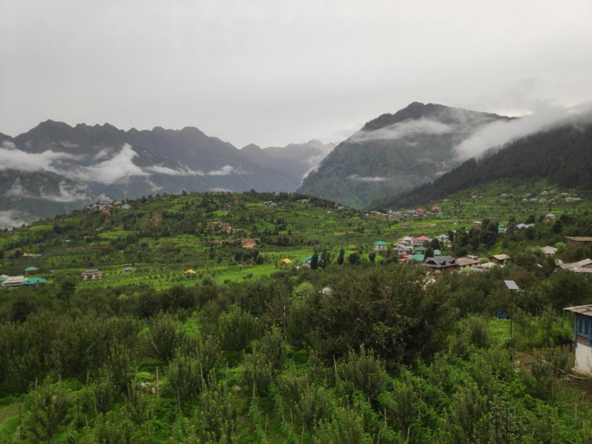 Sukun Hostel Sainj Kültér fotó