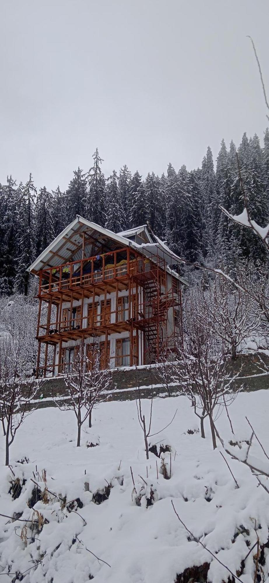 Sukun Hostel Sainj Kültér fotó