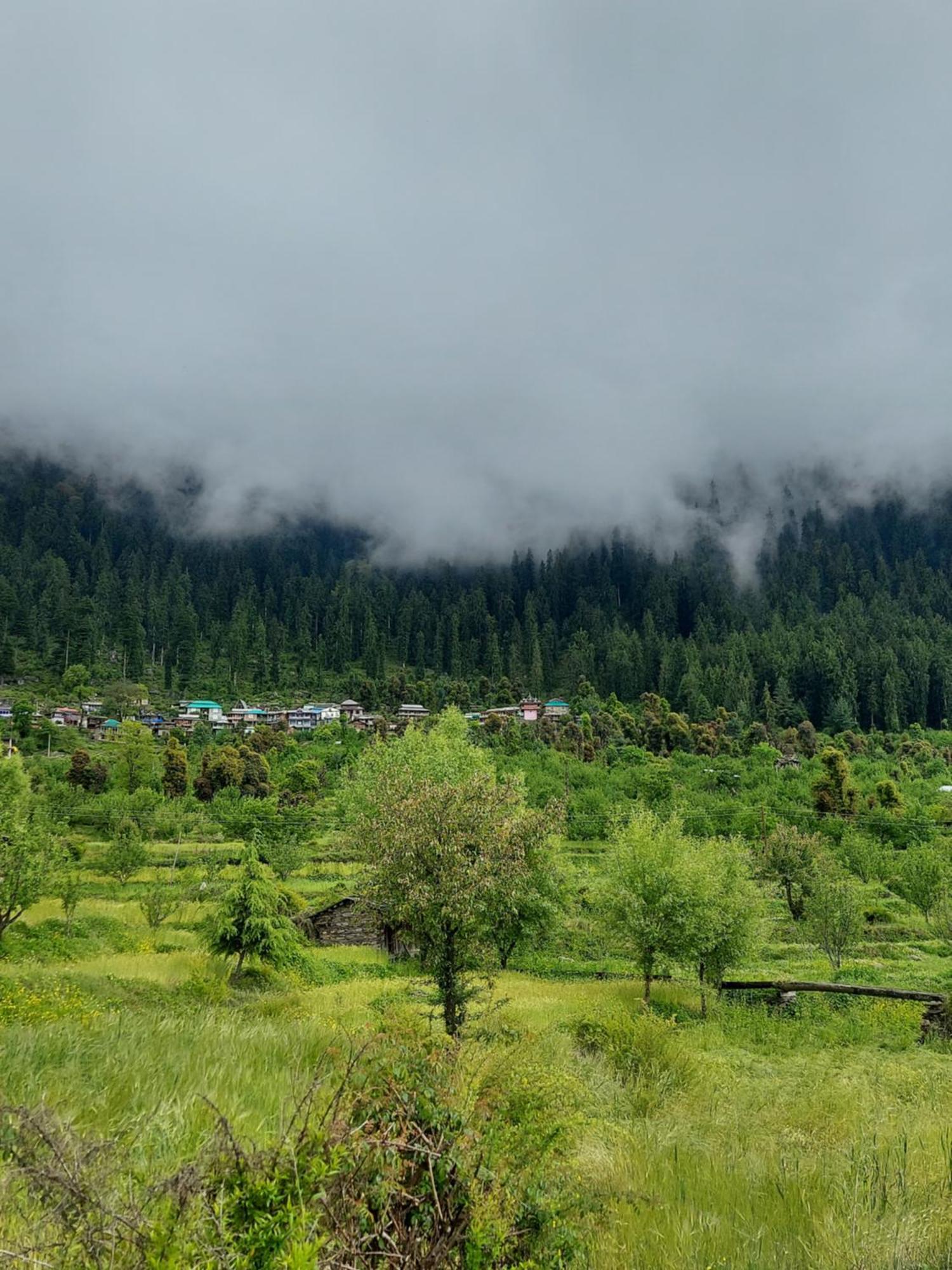 Sukun Hostel Sainj Kültér fotó